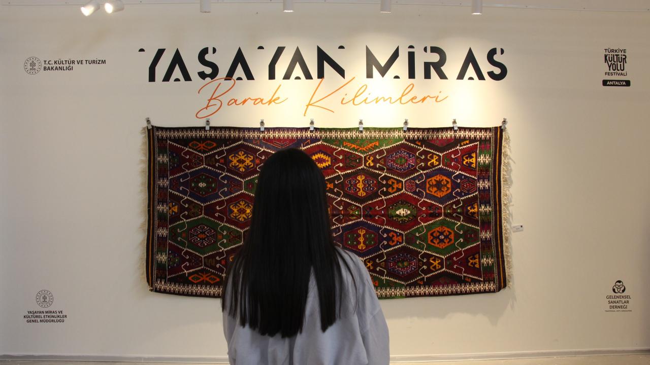Antalya Kültür Yolu Festivali'nde "Yaşayan Miras: Barak Kilimi Sergisi" ilgi gördü