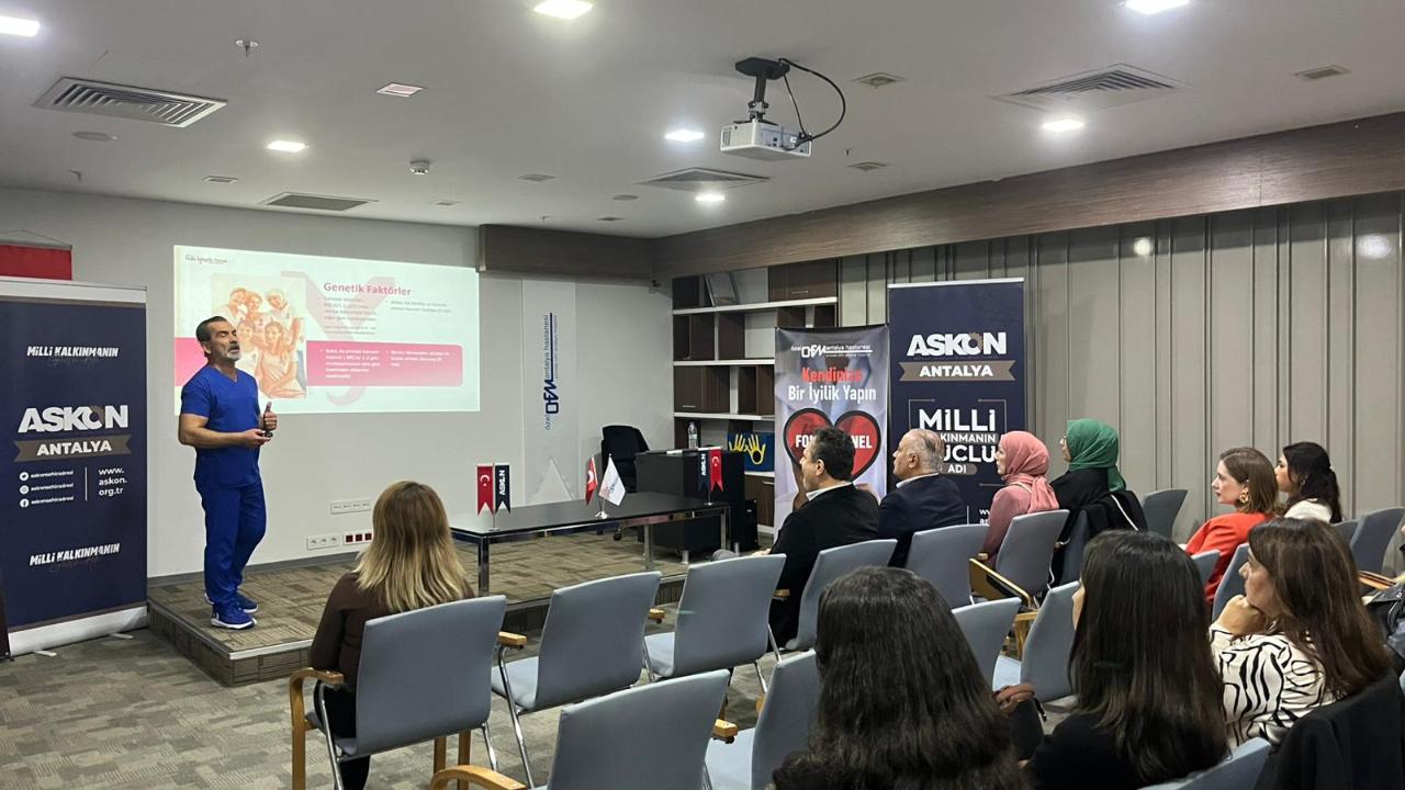 Antalya'da "Meme Kanseri" farkındalık etkinliği düzenlendi