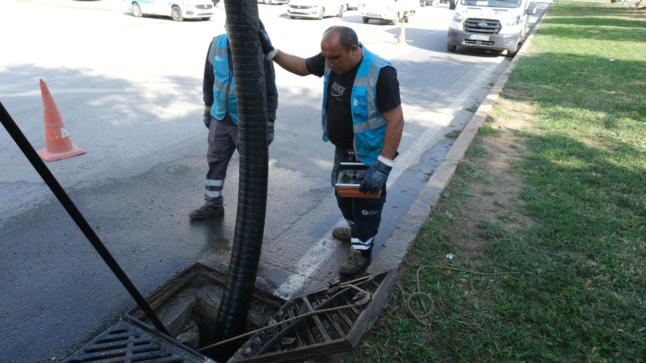 ASAT, Kepez'de yağmursuyu hatlarını temizliyor