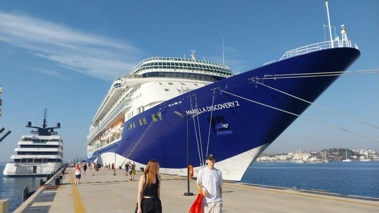 Bodrum'a çifte kruvaziyer ile toplam 1853 turist geldi