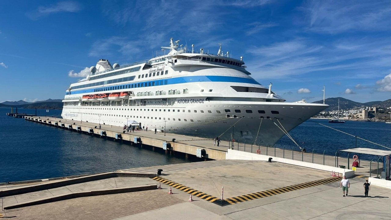 Bodrum'a sezonun son kruvaziyeri 634 turist getirdi