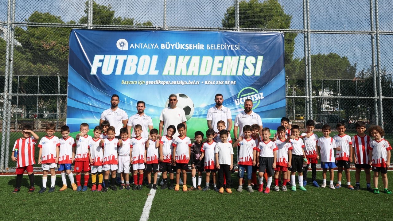 Futbol Akademisi'nde eğitimler sürüyor