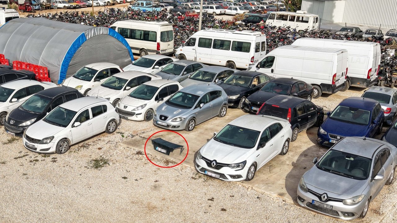 'Hacizli' bagaj kapağı, 3 yıldır yediemin otoparkında bekliyor