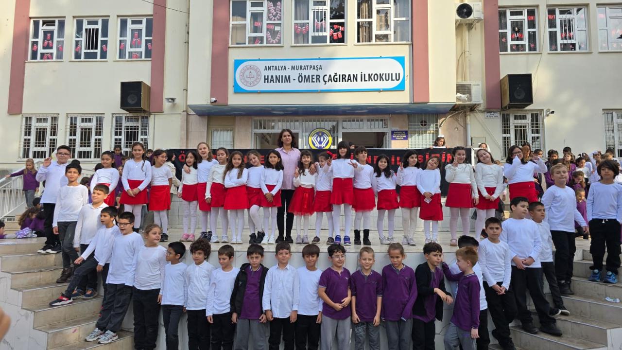 Hanım Ömer Çağıran İlkokulu’nda 24 Kasım Öğretmenler Günü coşkuyla kutlandı