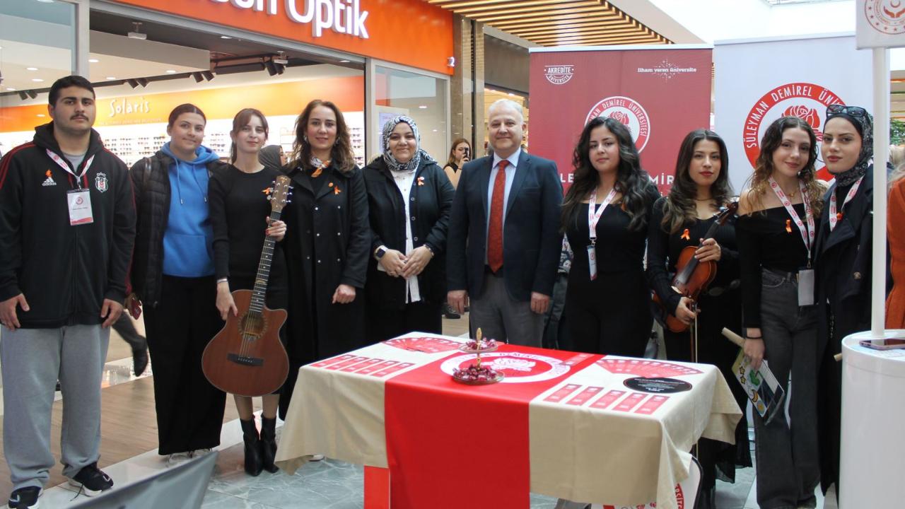 Isparta’da "Kadına Yönelik Şiddetle Uluslararası Mücadele Günü" için stant açıldı