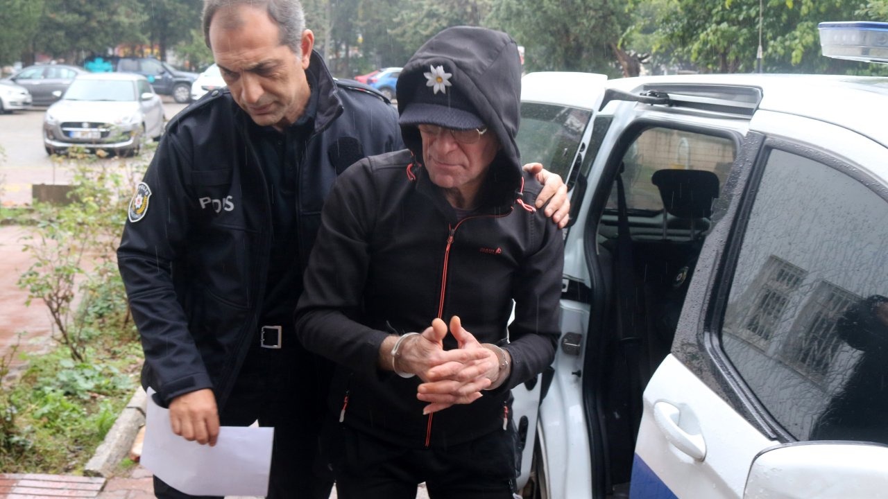 Komşusunun evinin kapısına elektrikli düzenek kuran sanık, ‘İnsan hemen ölmez’ diye kendini savundu
