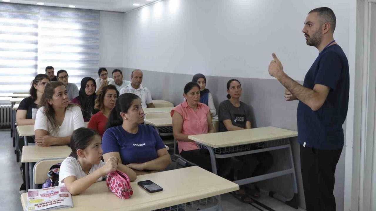 Mersin’de veliler eğitim sürecine dair bilgilendirildi