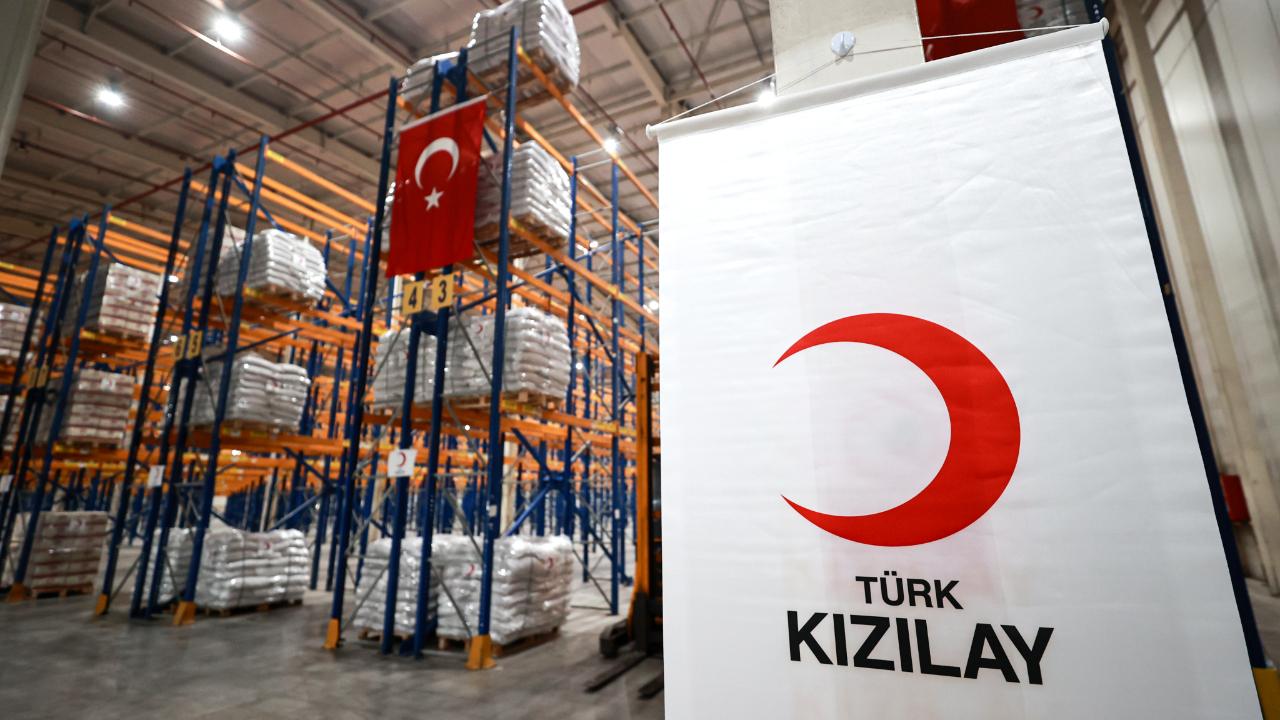 Mersin'de yardımların kriz bölgelerine hızla ulaştırılmasını sağlayacak "Stratejik Stok Merkezi" açıldı