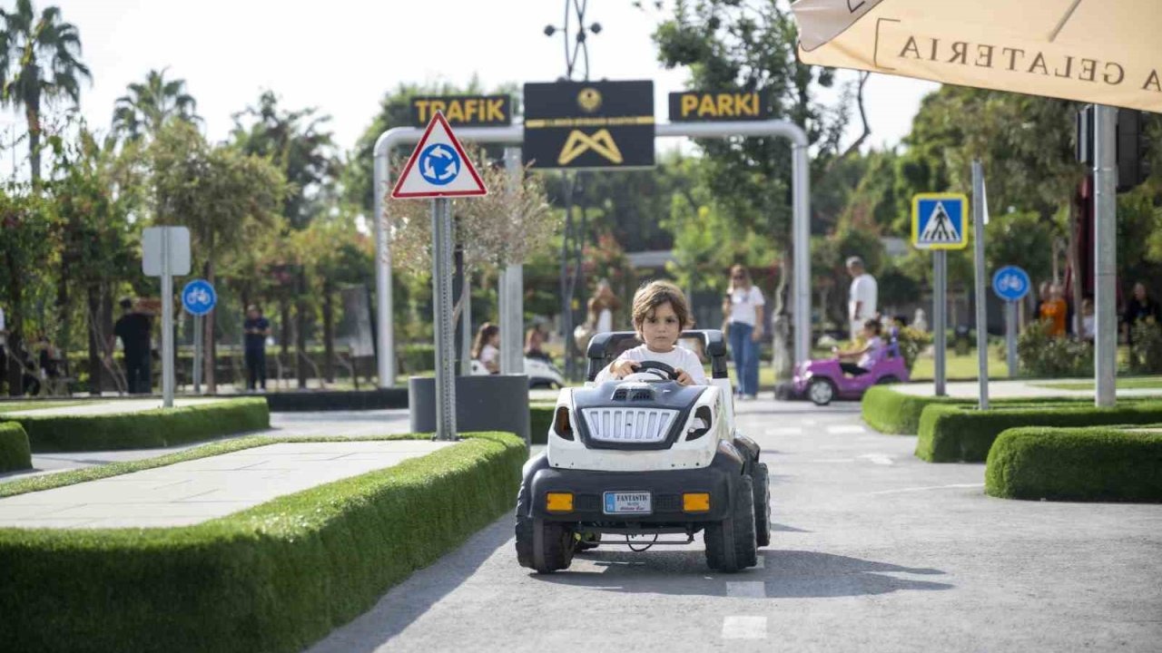 Mersin’deki Trafik Park, ara tatilde çocuklarla dolup taştı