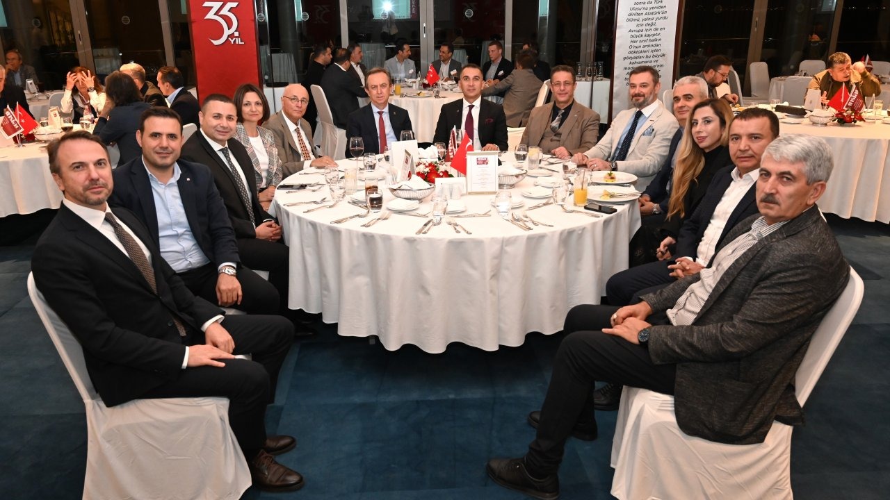 Özbek: Atatürk'ün çizdiği yol, geleceğin pusulasıdır