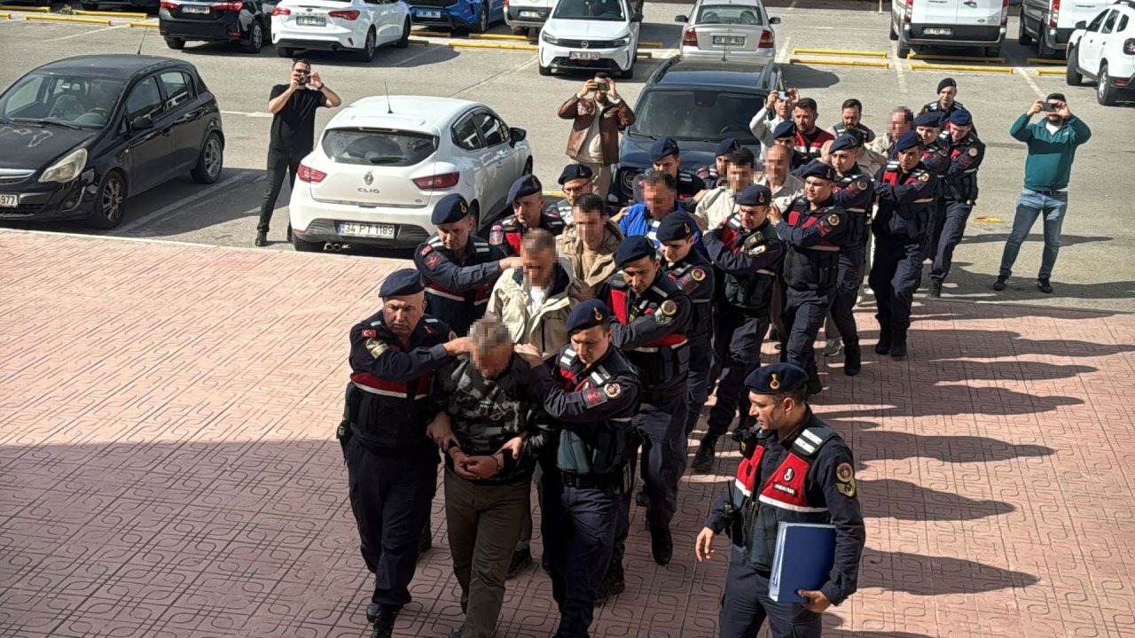 Yunan adalarına kaçmaya çalışan 8 FETÖ şüphelisi yakalandı