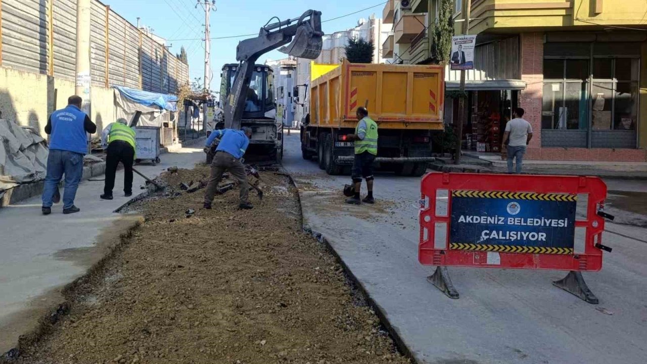 Akdeniz’de yol çalışmaları hız kesmiyor