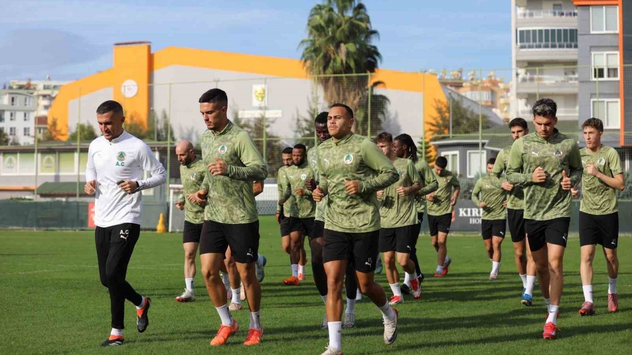 Alanyaspor, Çorum FK maçı hazırlıklarını tamamladı