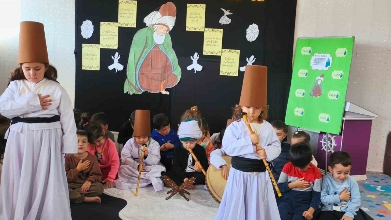 Anamurlu minikler Mevlana’yı andı