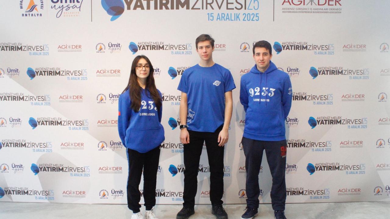 Işığın peşinden giden gençler