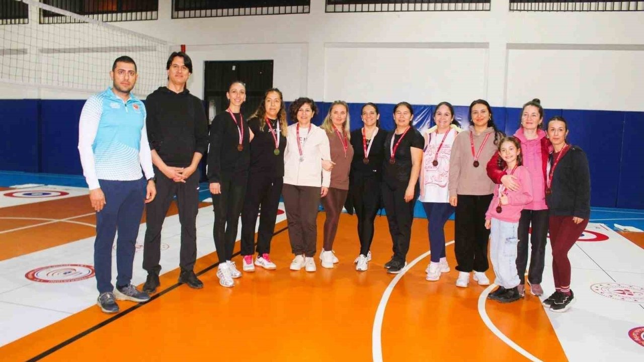 Köyceğiz’de öğretmenler Floor Curling Turnuvasında yarıştı
