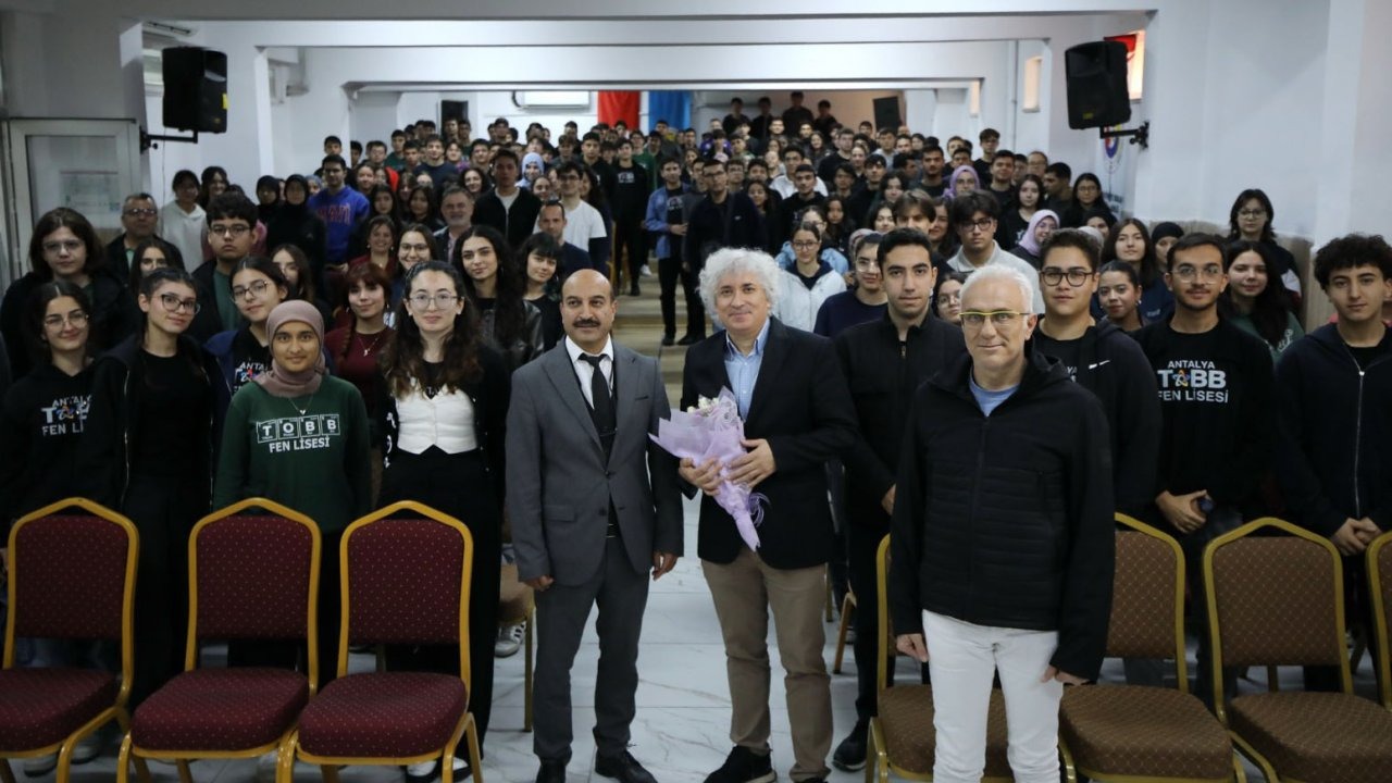 Prof. Dr. Ömer Özkan, TOBB Fen Lisesi öğrencileriyle bir araya geldi