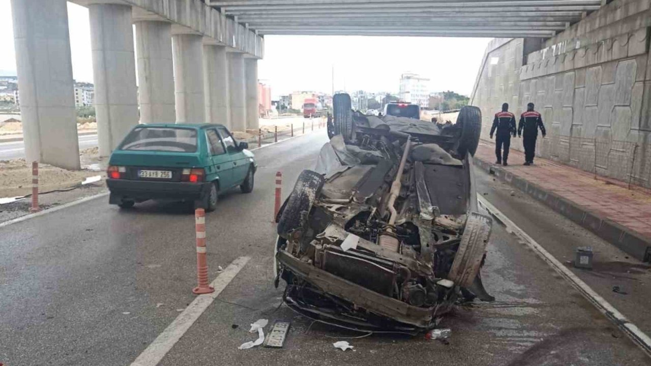Takla atan otomobilin sürücüsü yaralandı