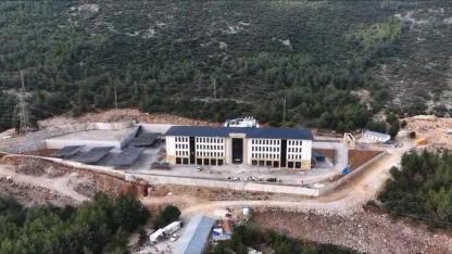 Vali Akbıyık, çevre dostu yeni binayı inceledi