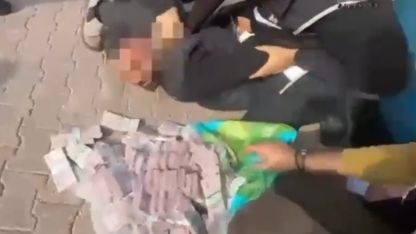 Poşetteki 2 milyon lira ile 30 metre gidebildiler, polisin operasyonuyla yakalandılar