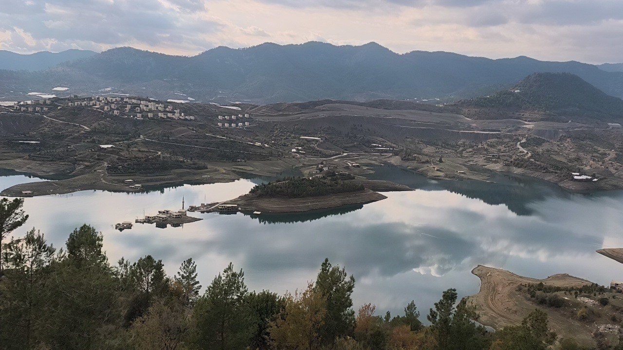 ’Asrın Projesi’'nde köy sular altında kaldı