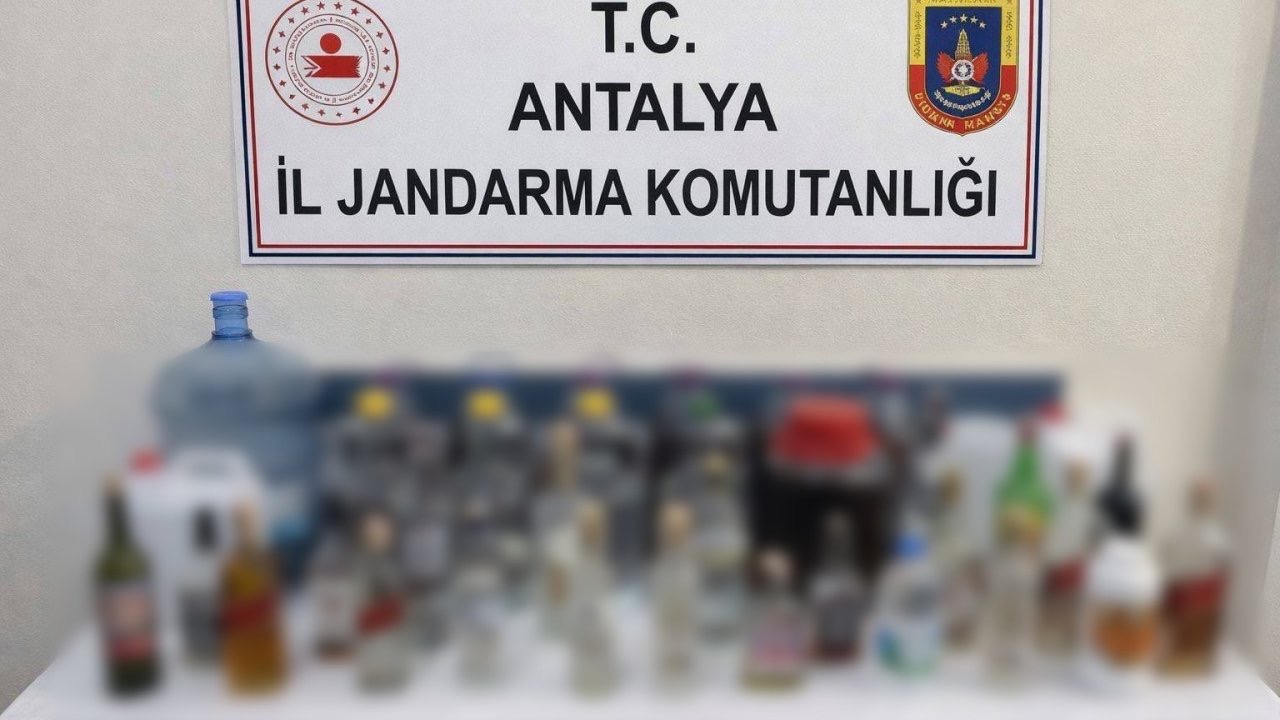Kemer’de kaçak ve sahte içki ele geçirildi