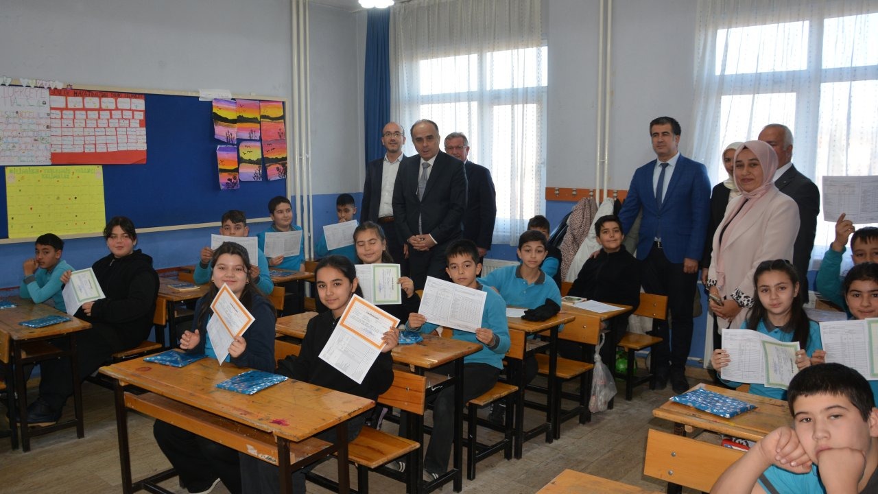 Korkuteli'de karne heyecanı