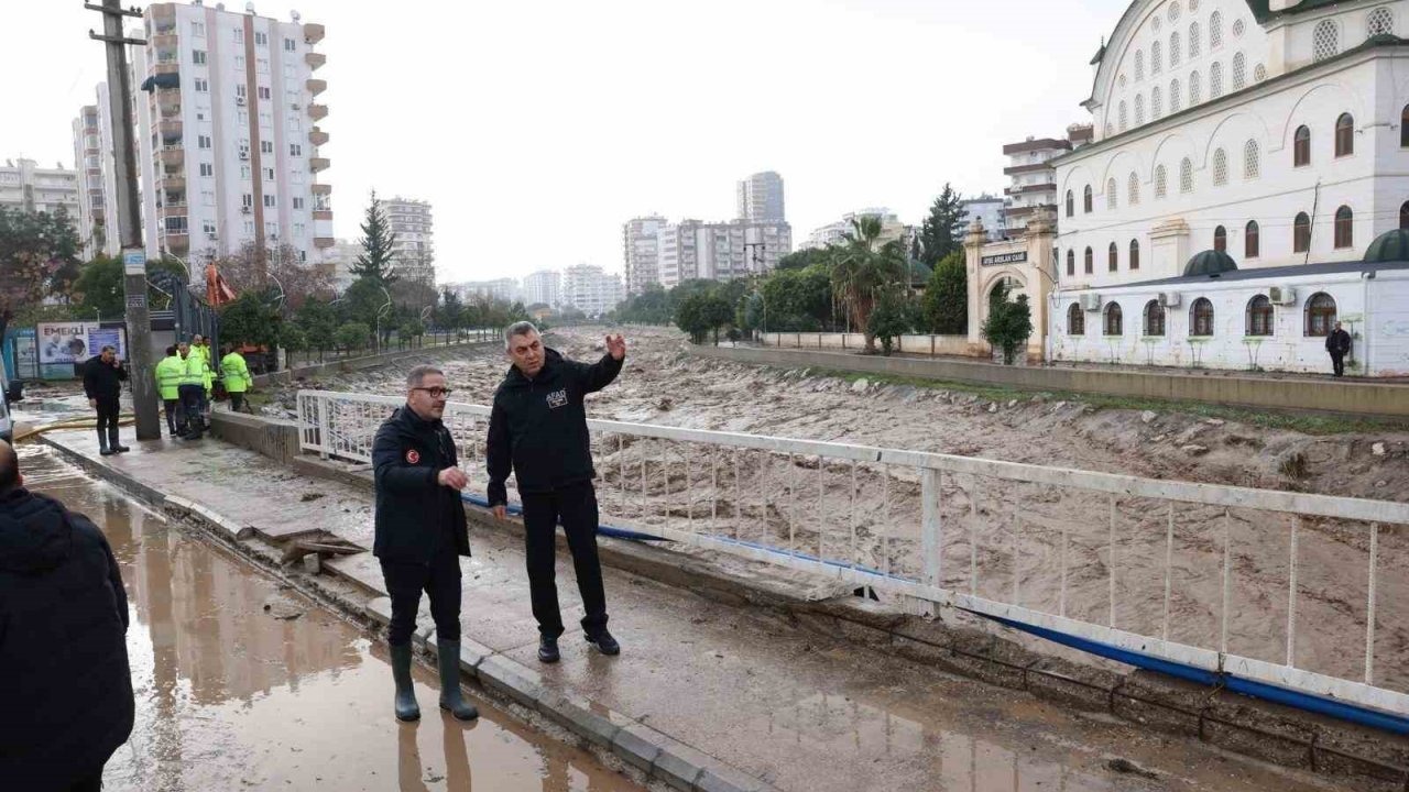 Mersin’deki selden geriye bu görüntüler kaldı: 51 ev ve işyeri zarar gördü, 12 kişi kurtarıldı