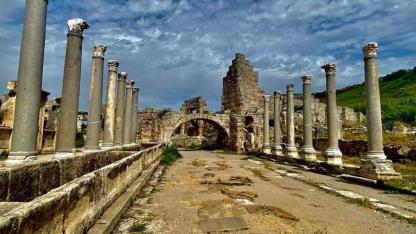 4500 yılında bize gülecekler! Antalya tatil adını verdikleri beton ritüeli