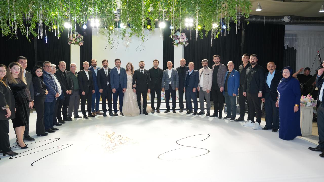 Süleyman Dede ile Merve Minta nişanlandı