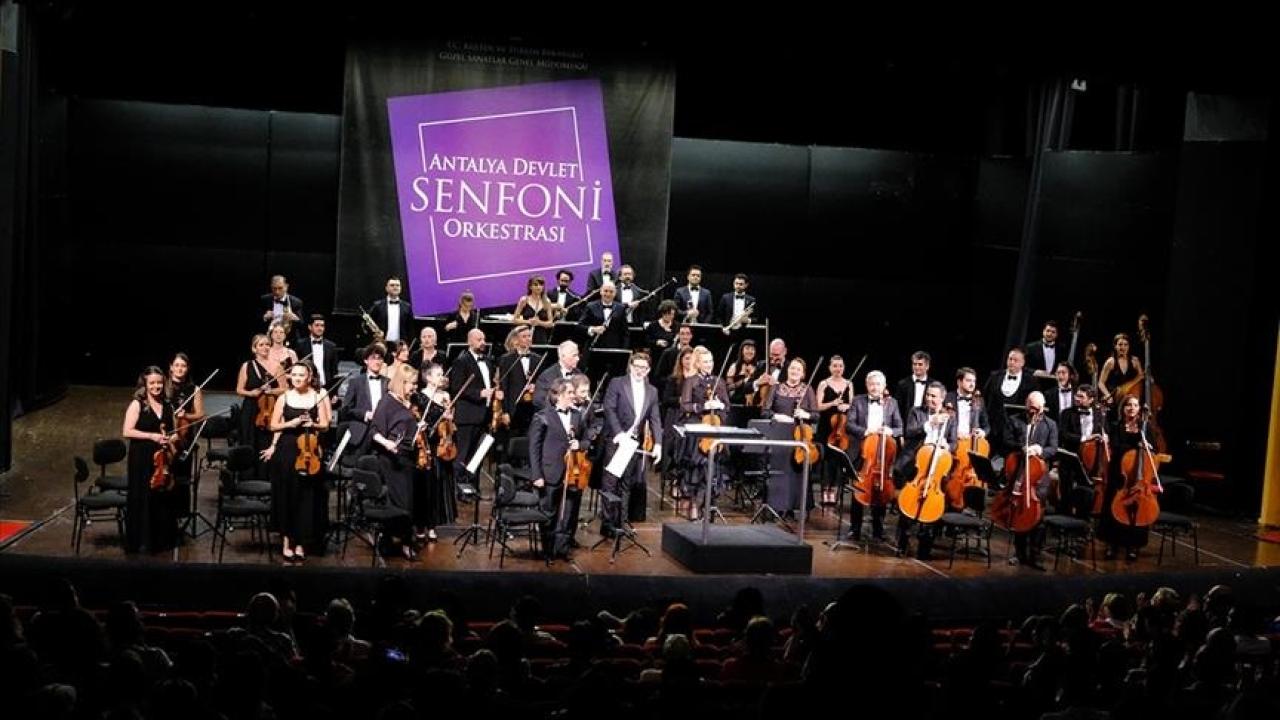 Antalya Devlet Senfoni Orkestrası'ndan "romantik dönem" repertuvarı