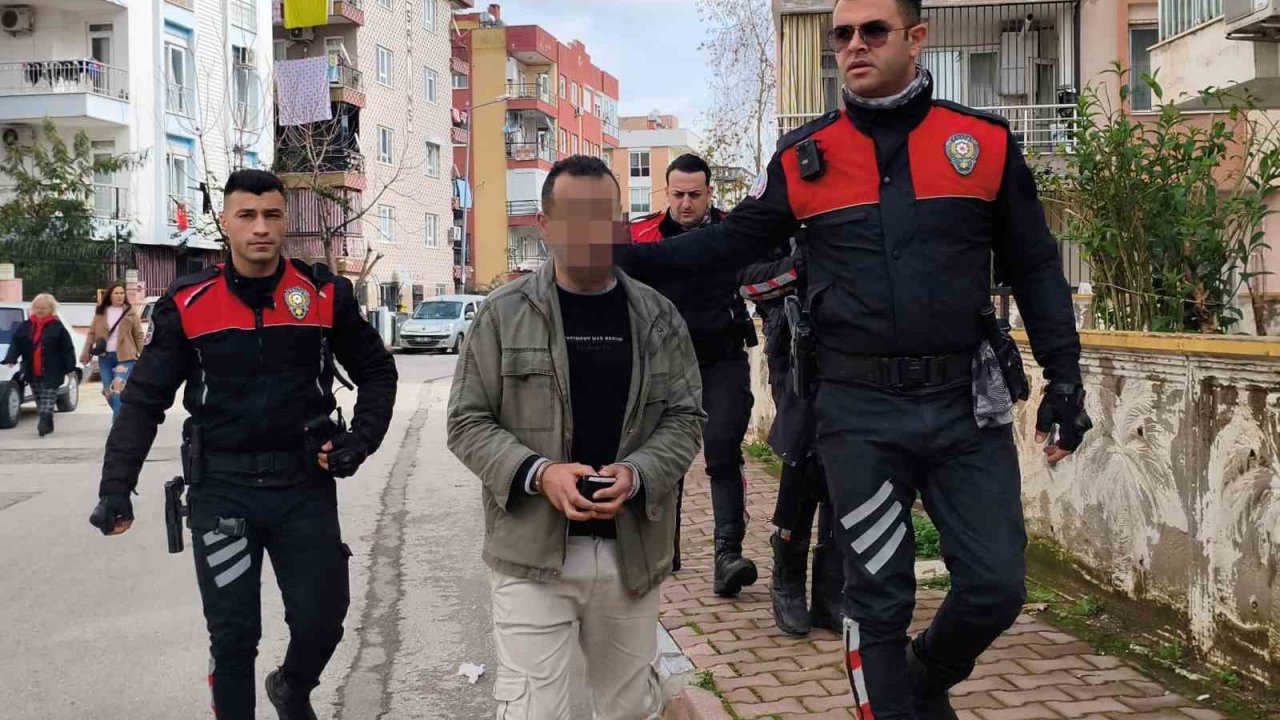 Apartman bahçesine sakladığı pompalı tüfek polisi alarma geçirdi