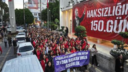 İki başkan tutuklu, iki şehir sahiplenmeye ve sessizliğe ayrıldı
