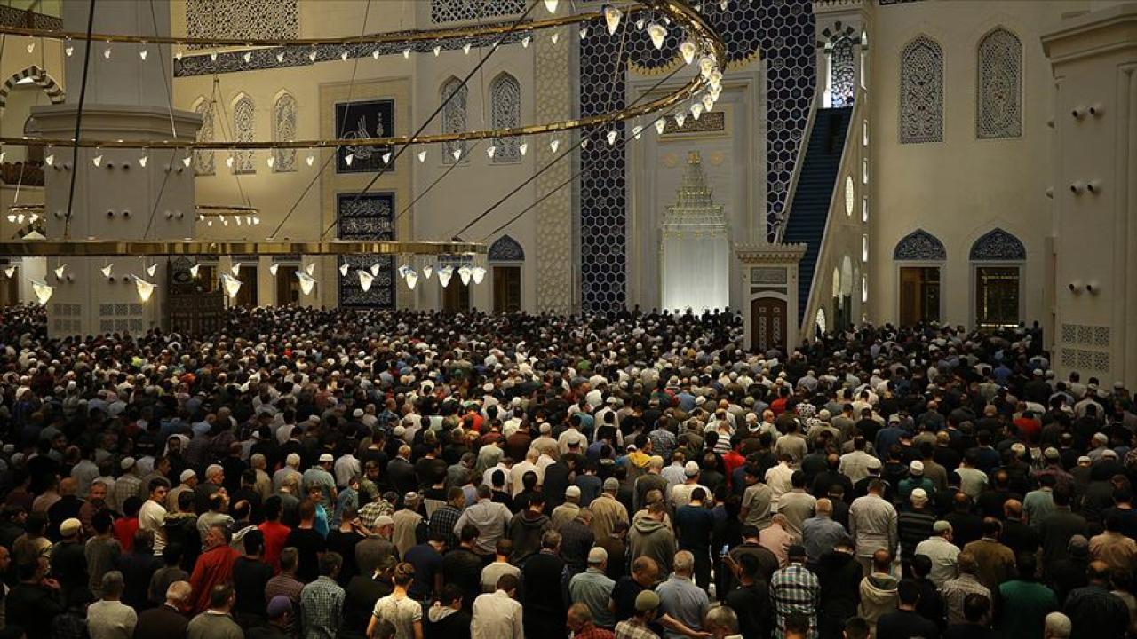 İlk Teravih bu akşam kılınacak!