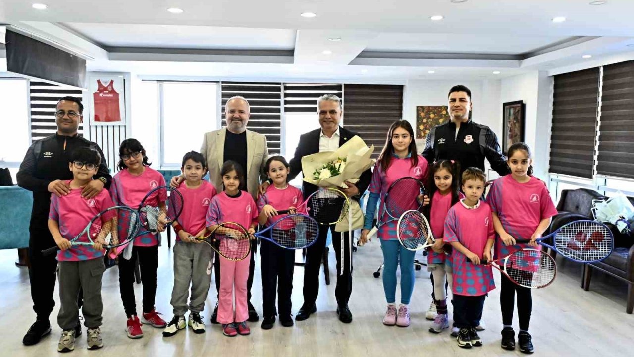 Minik raketler turnuva yolunda