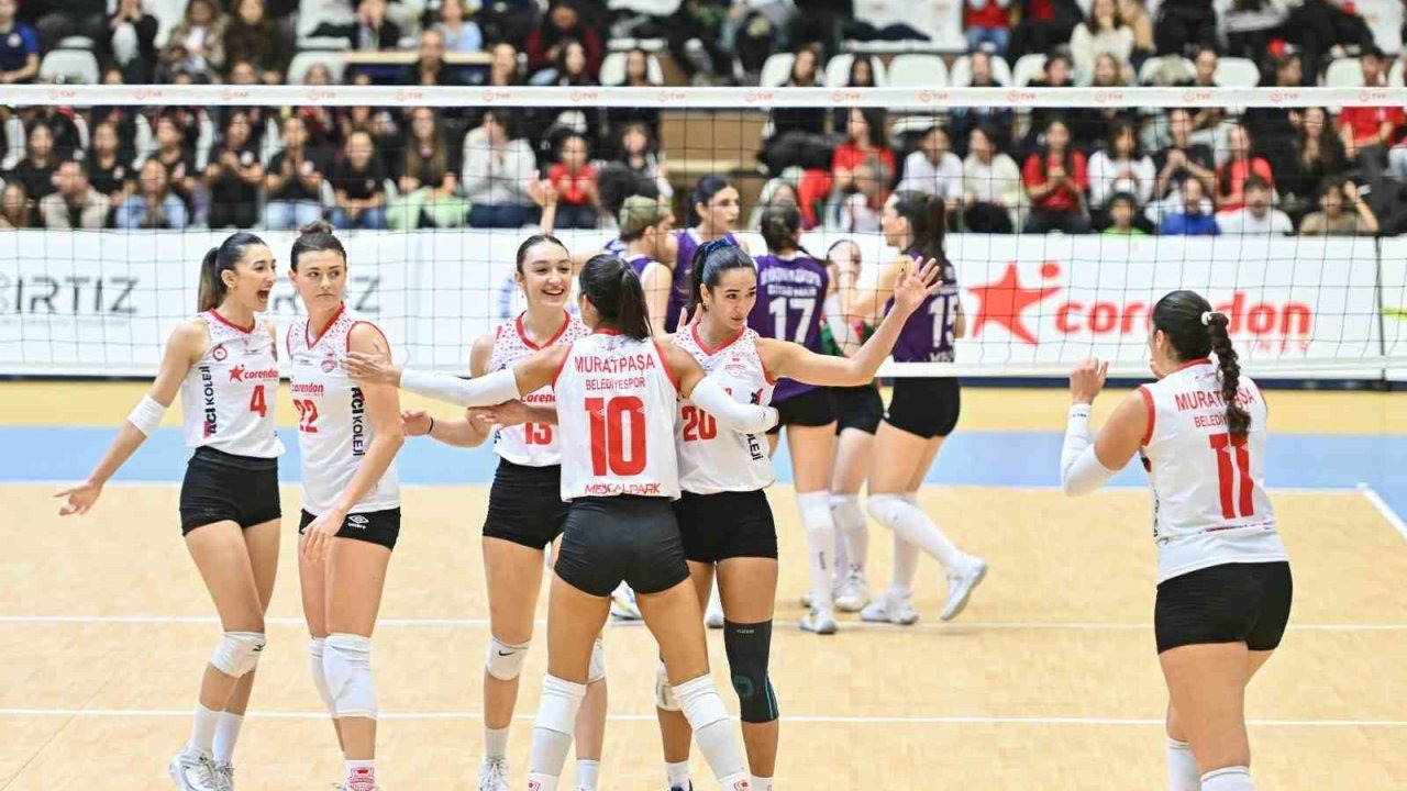 Muratpaşa Belediyespor çıkışta