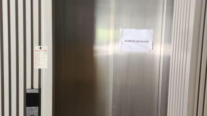 Akdeniz Üniversitesi katlı otoparkındaki asansör arızası çözüm bekliyor