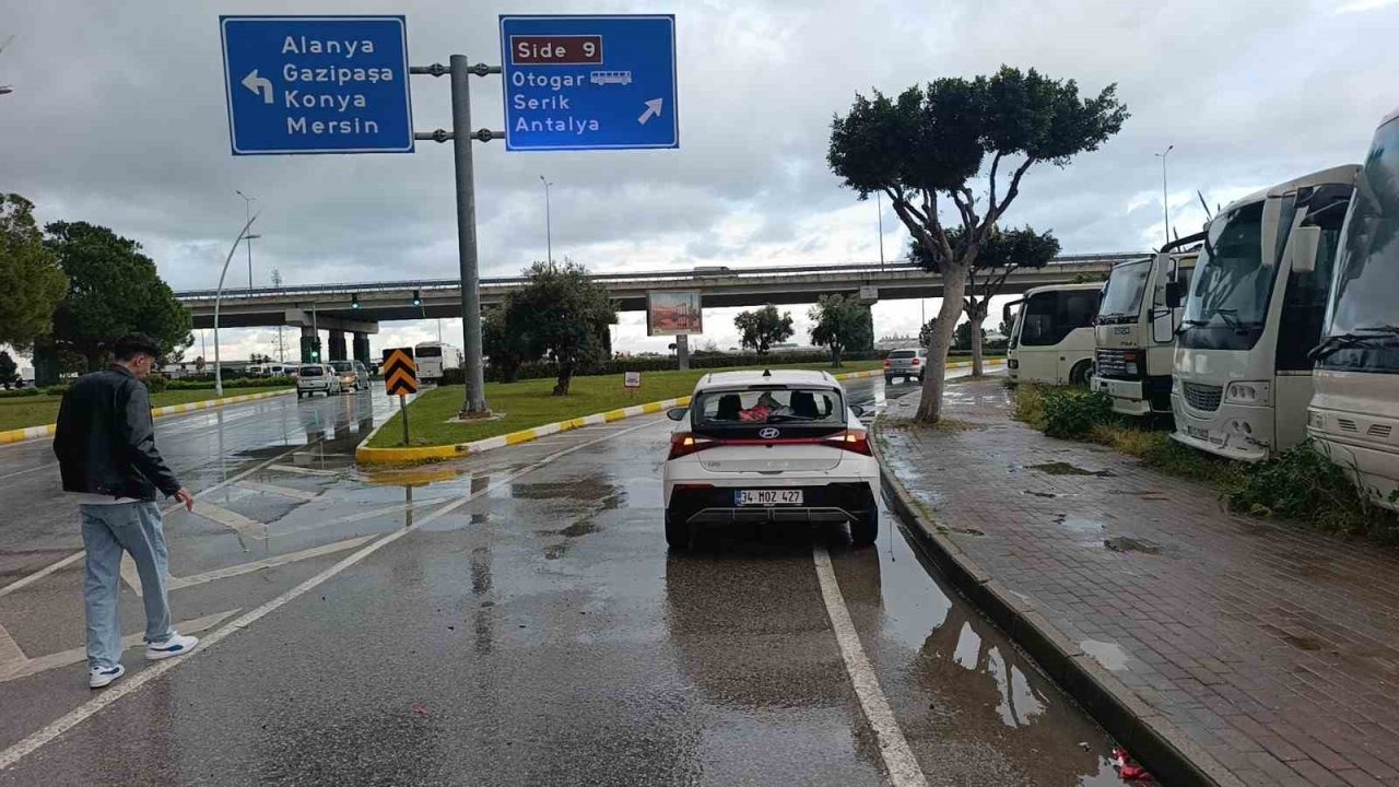 Antalya’da otomobille motosiklet çarpıştı: 2 yaralı
