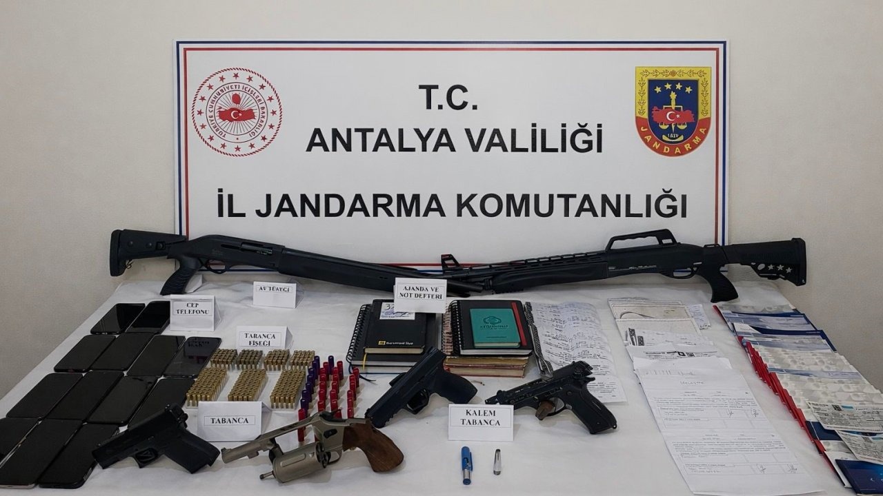 Antalya'da tefecilik ve suç geliri aklama operasyonu: 22 gözaltı