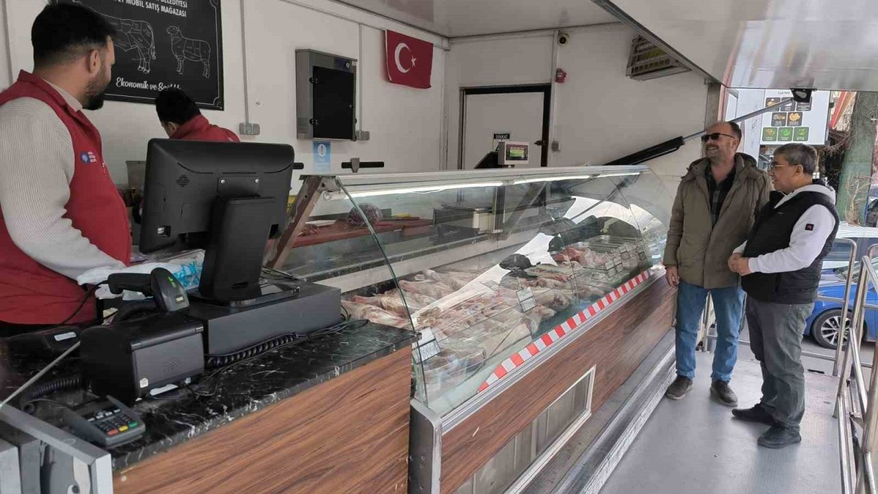 Halk Et Mobil Satış Tırı’na ilçelerde yoğun ilgi