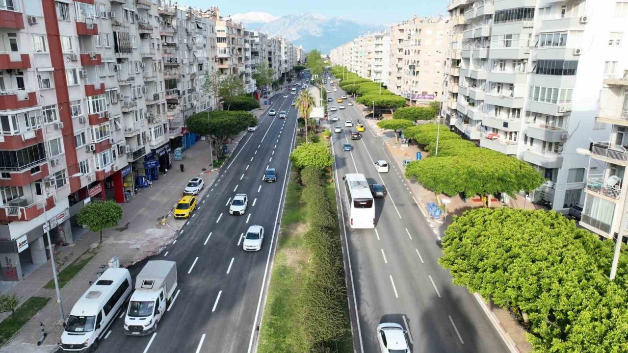 100. Yıl Bulvarı’nda 5. etap asfalt çalışması tamamlandı