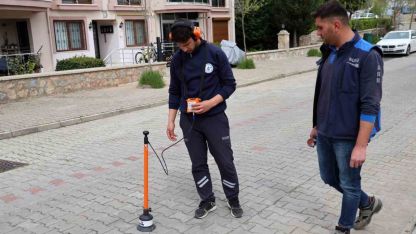 Altın değil, su kaçağı arıyorlar