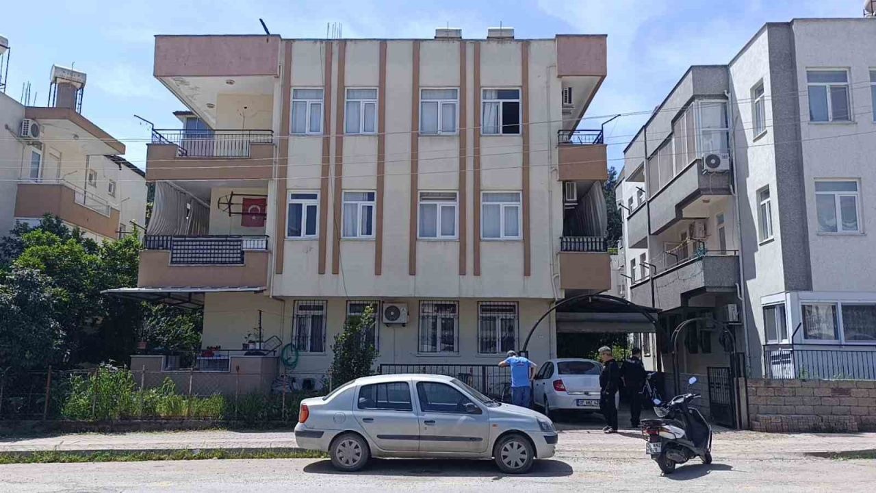 Antalya’da küçük çocuk ikinci kattan düştü, olayı kırıklarla atlattı