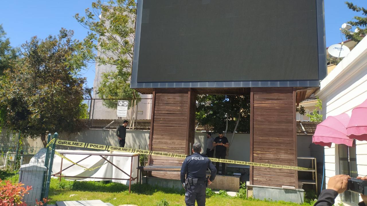 Antalya'da parkta erkek cesedi bulundu