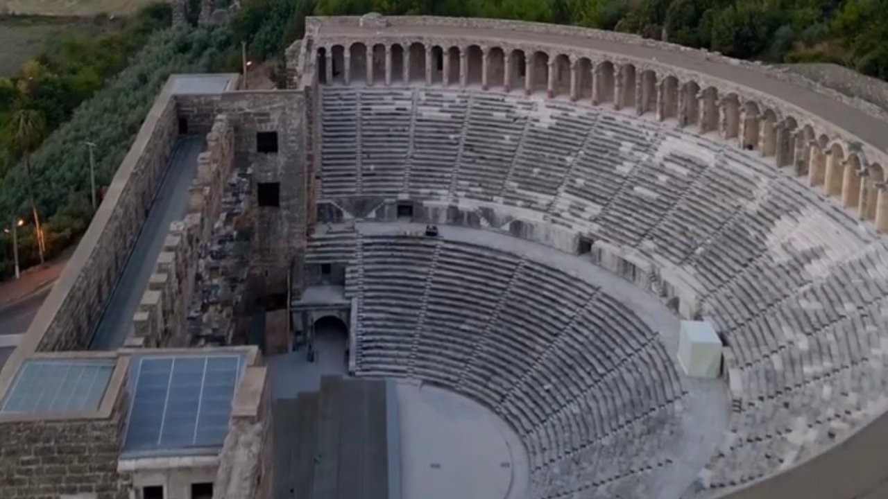 Fiziksel engelli bireyler Aspendos Antik Tiyatrosu’nu VR gözlükleri ile sanal ortamda gezdi