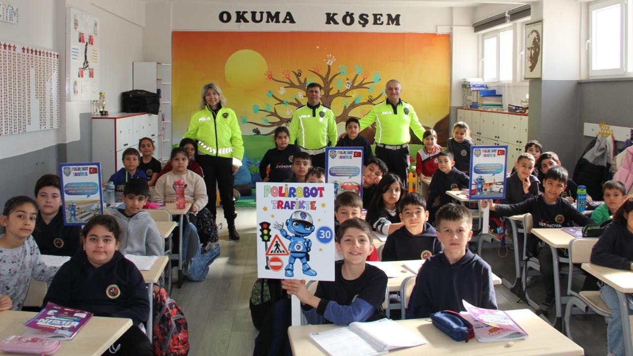 Kepez'deki okullarda "Polirobot Trafikte Projesi" kapsamında bilgilendirme yapıldı