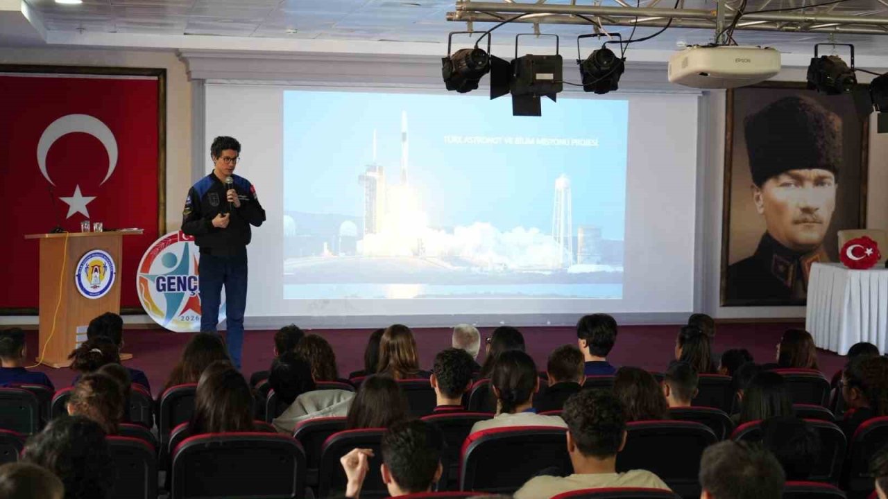 Muğla’da uzay rüzgarı Türkiye’nin ikinci astronotu Atasever gençlerle buluştu