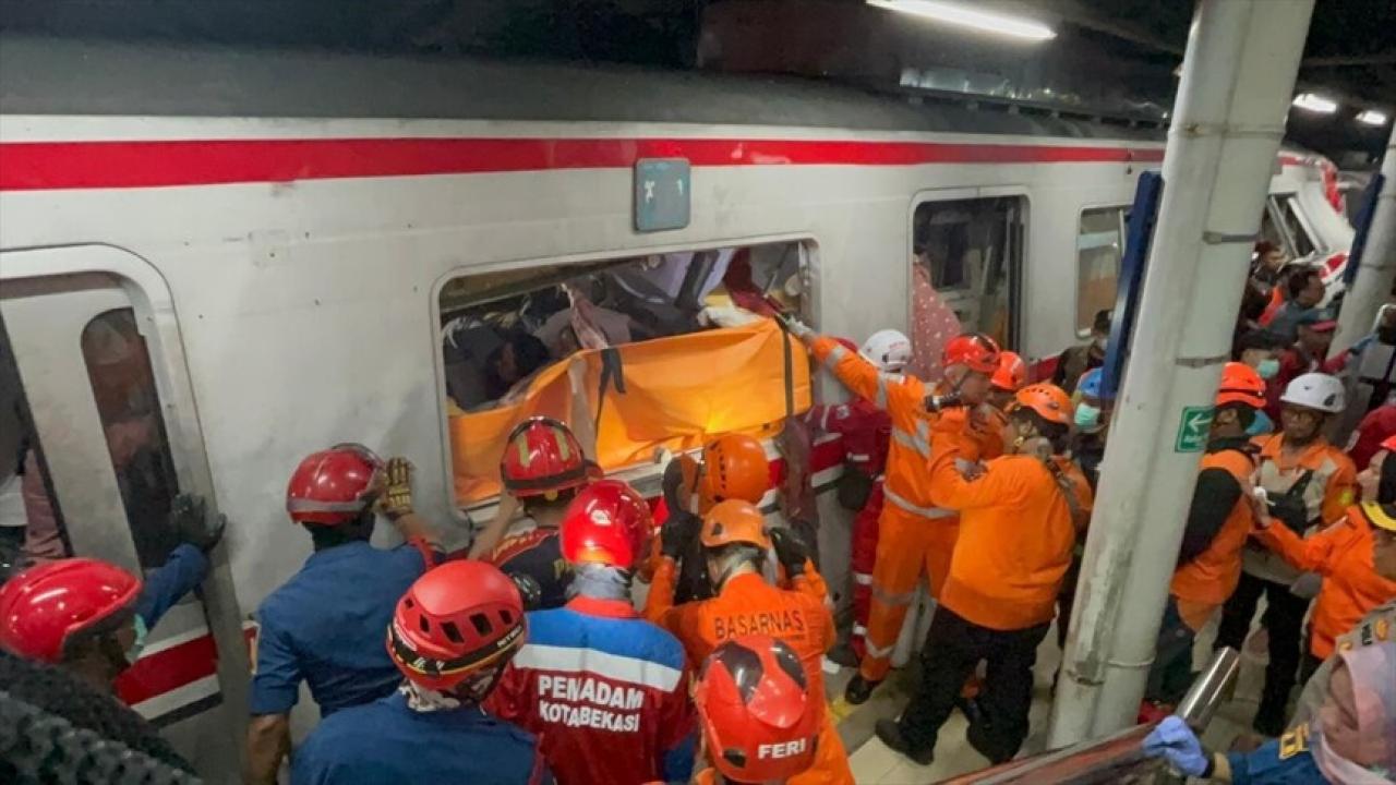 Tren kazasında can kaybı 14'e yükseldi!