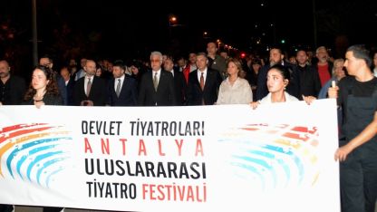 Antalya Uluslararası Tiyatro Festivali'ne renkli kortej