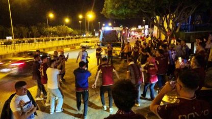 Antalya’da bordo-mavili taraftarlardan kupa coşkusu